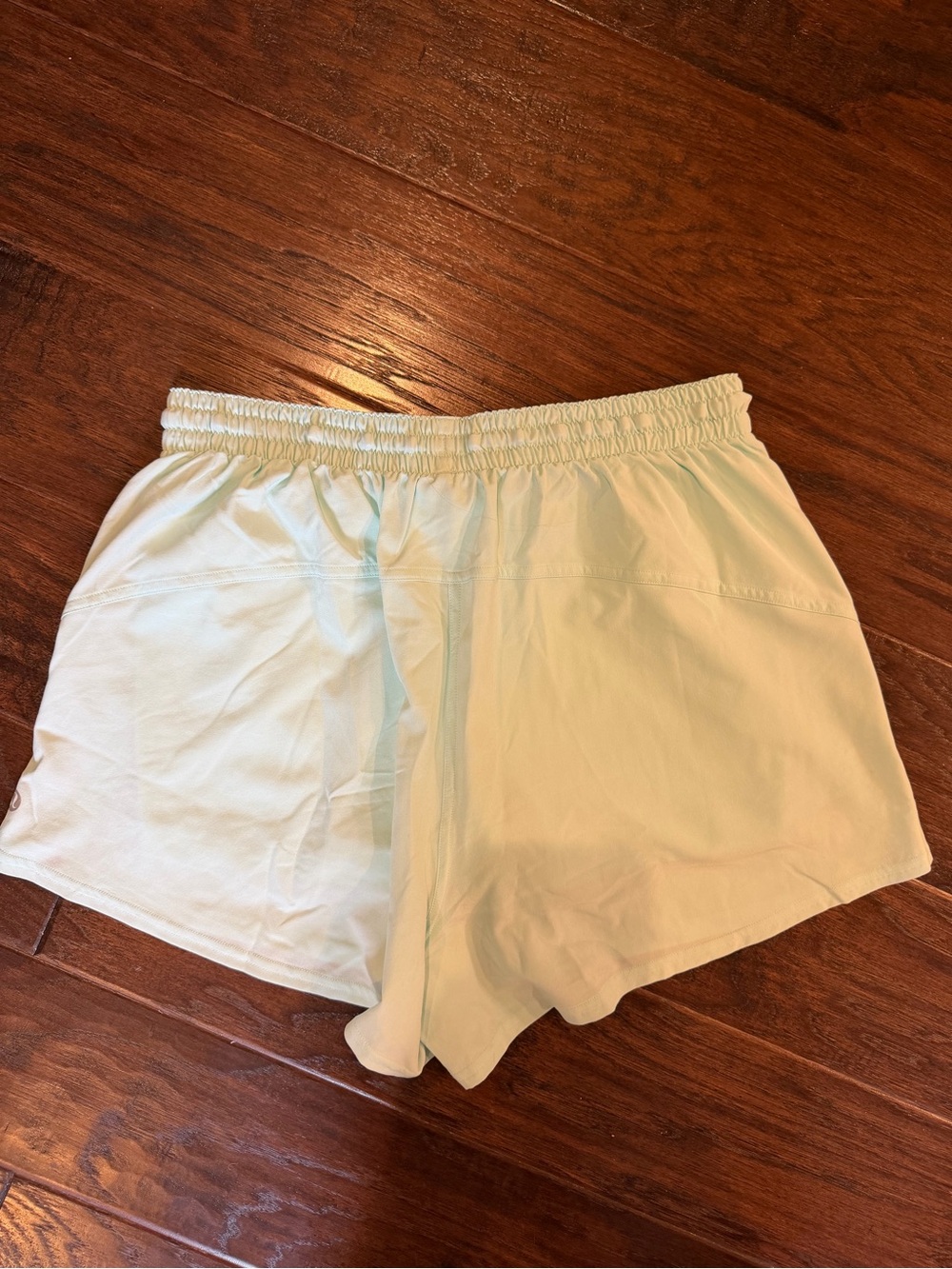 Lululemon Lightweight High-Rise Relaxed Short 3" - Picture 5 of 6